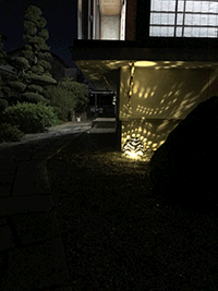 灯の器、夜の写真